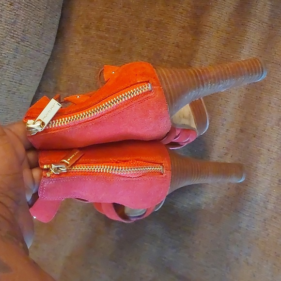 Shoes - Picture 3 of 4